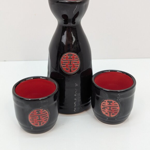 Saki Set 3 Piece Black and Red Ceramic 1 Tokkuri and 2 Ochoko - Picture 9 of 9